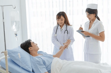 receptionist-upselling-room-amenities